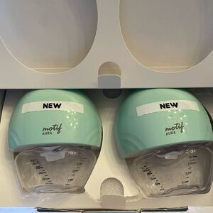 Motif Aura Model AAA0022 - 2 wearable wireless pumps w 6 extra bottles & shields